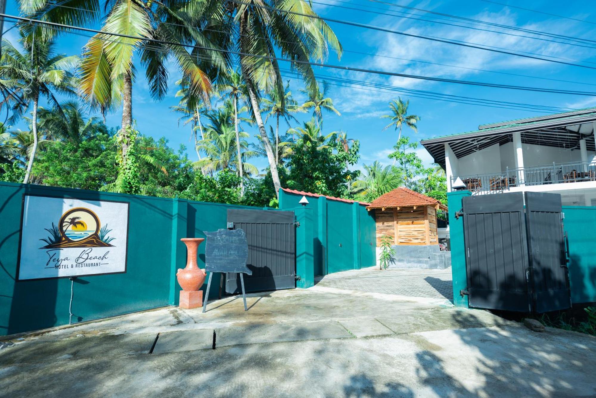 Teya Beach Hotel Ahangama Bagian luar foto