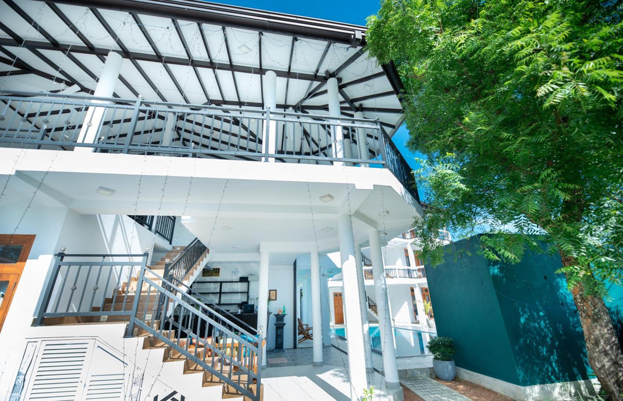 Teya Beach Hotel Ahangama Bagian luar foto