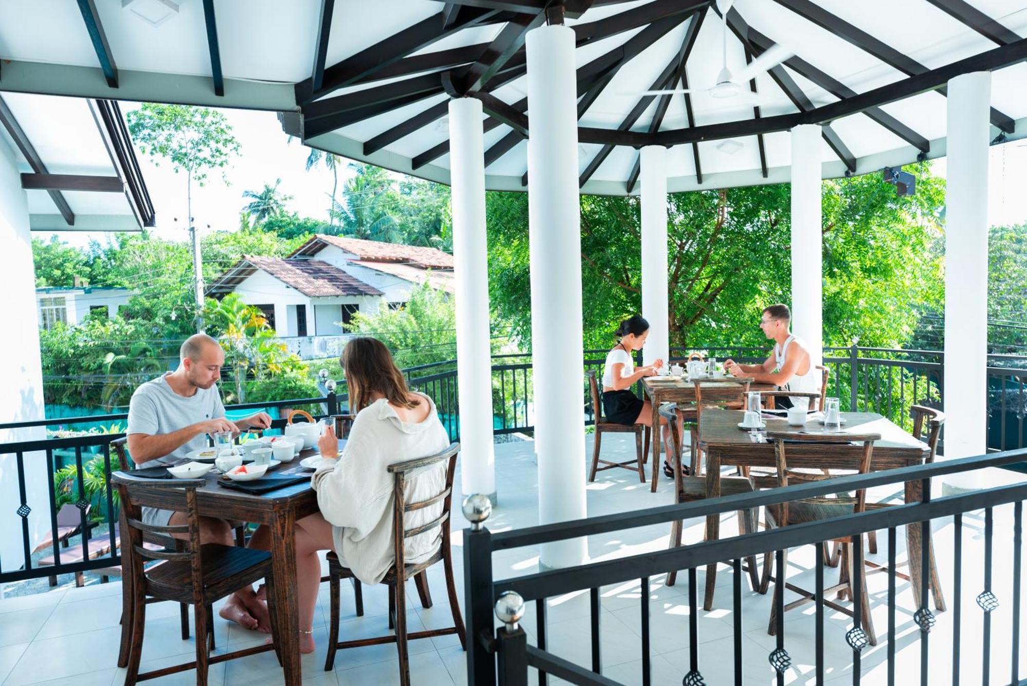 Teya Beach Hotel Ahangama Bagian luar foto