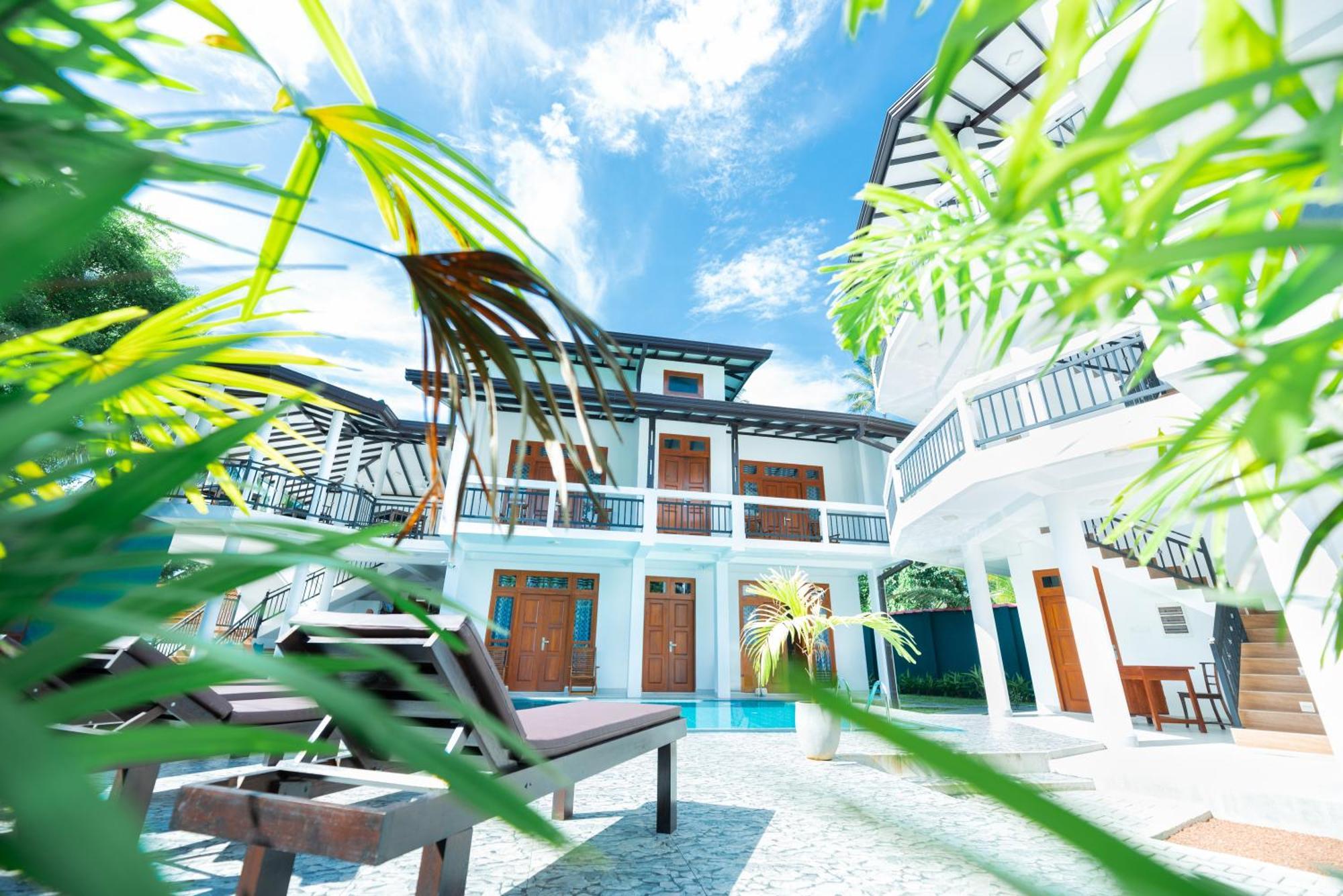 Teya Beach Hotel Ahangama Bagian luar foto