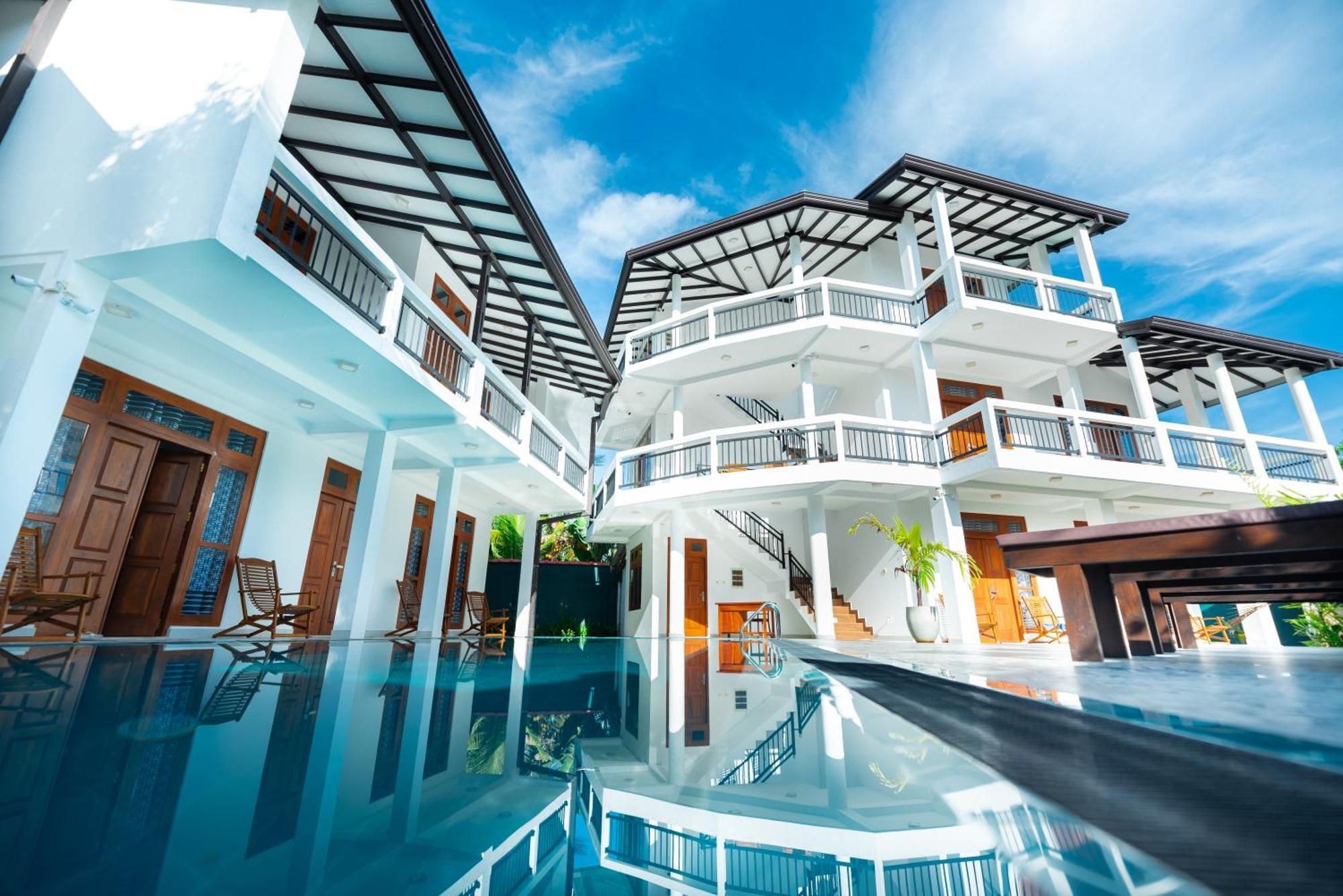 Teya Beach Hotel Ahangama Bagian luar foto