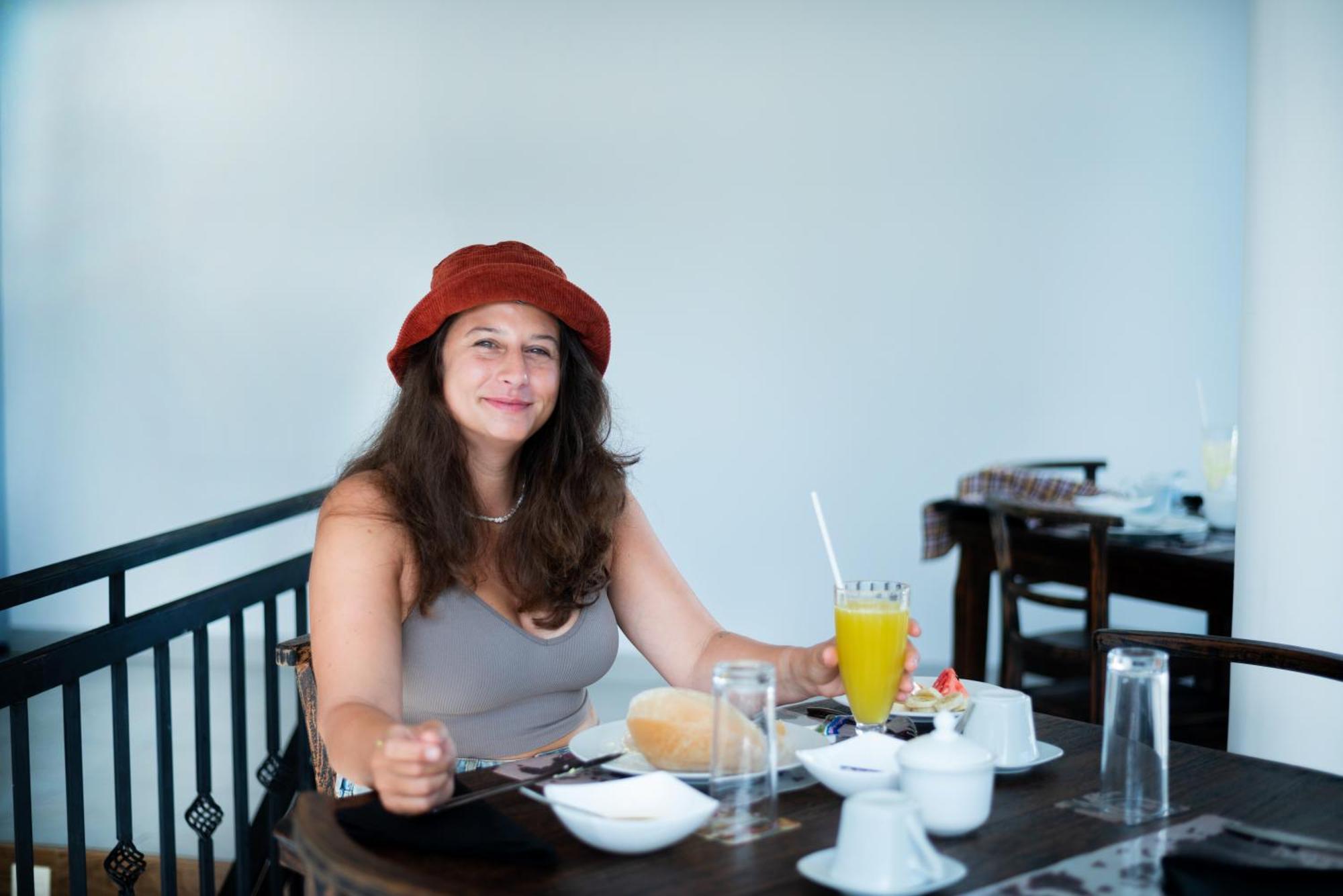 Teya Beach Hotel Ahangama Bagian luar foto