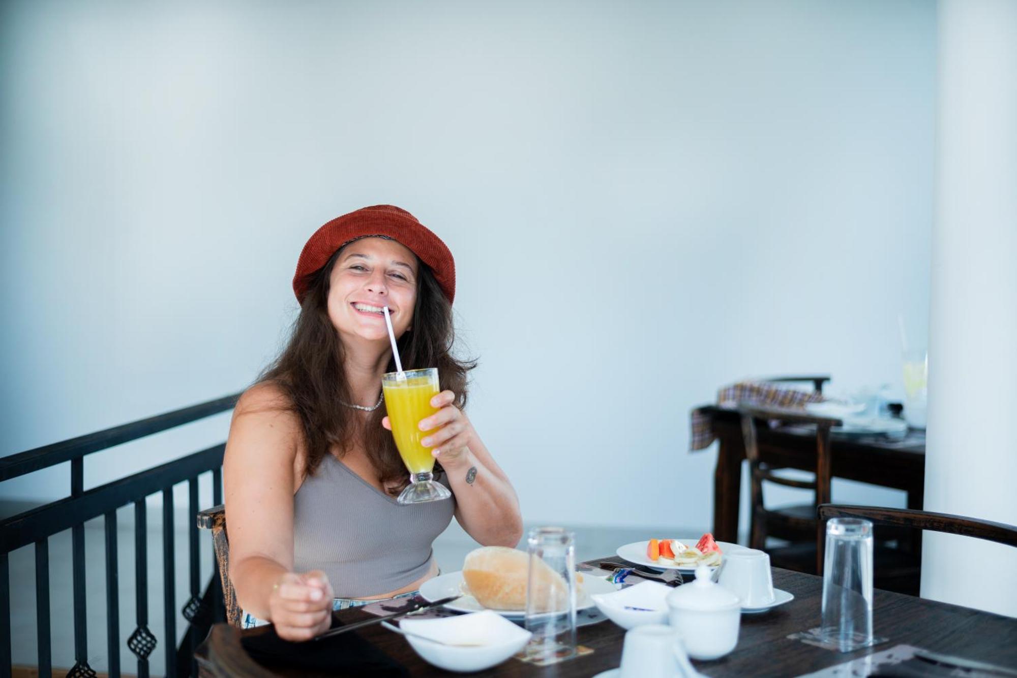 Teya Beach Hotel Ahangama Bagian luar foto