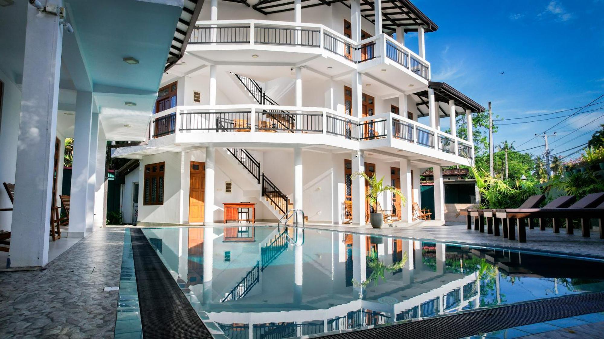 Teya Beach Hotel Ahangama Bagian luar foto