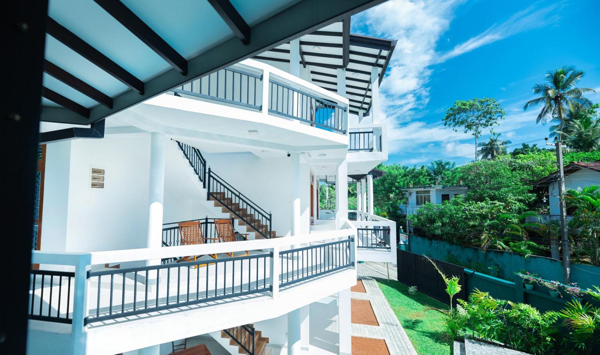 Teya Beach Hotel Ahangama Bagian luar foto